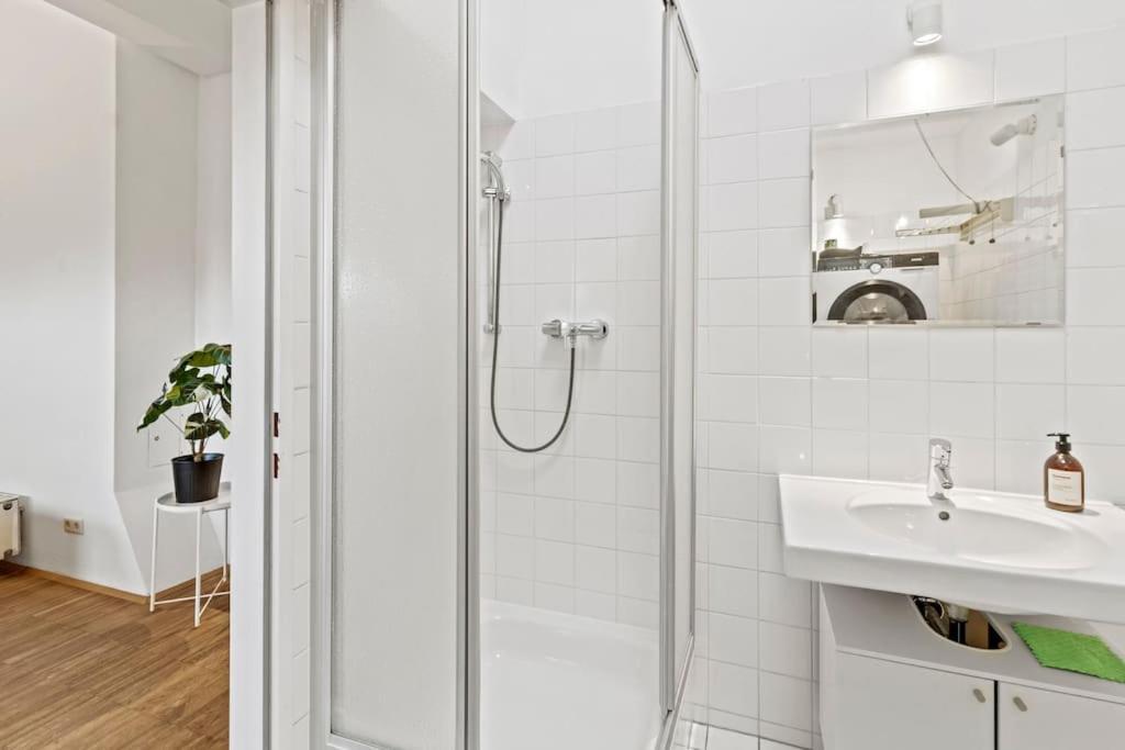 Spacious Next To Shopping Mall Appartement *