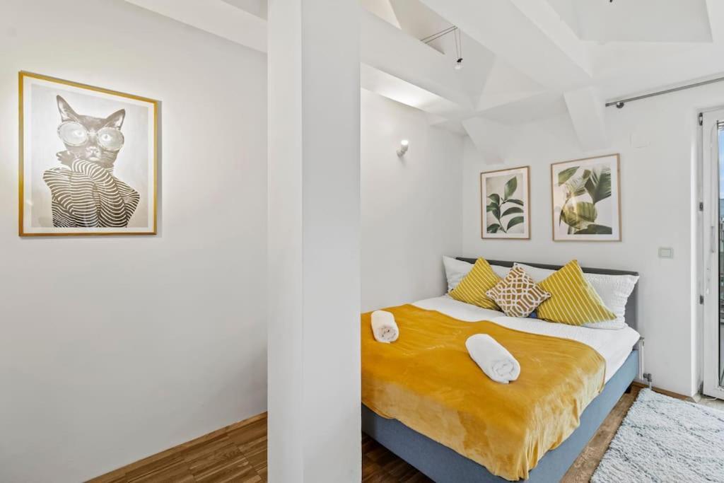Spacious Next To Shopping Mall