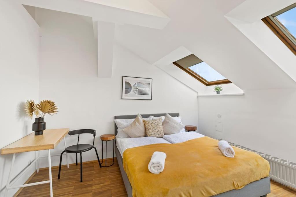 Spacious Next To Shopping Mall Vienne