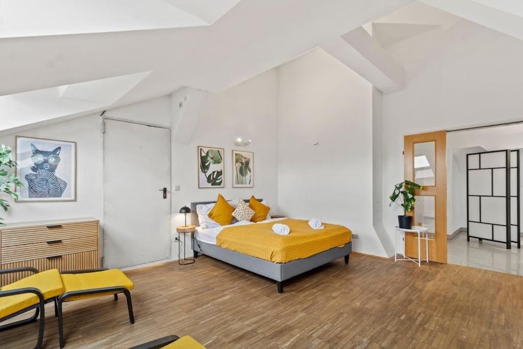 Spacious Next To Shopping Mall * Vienna