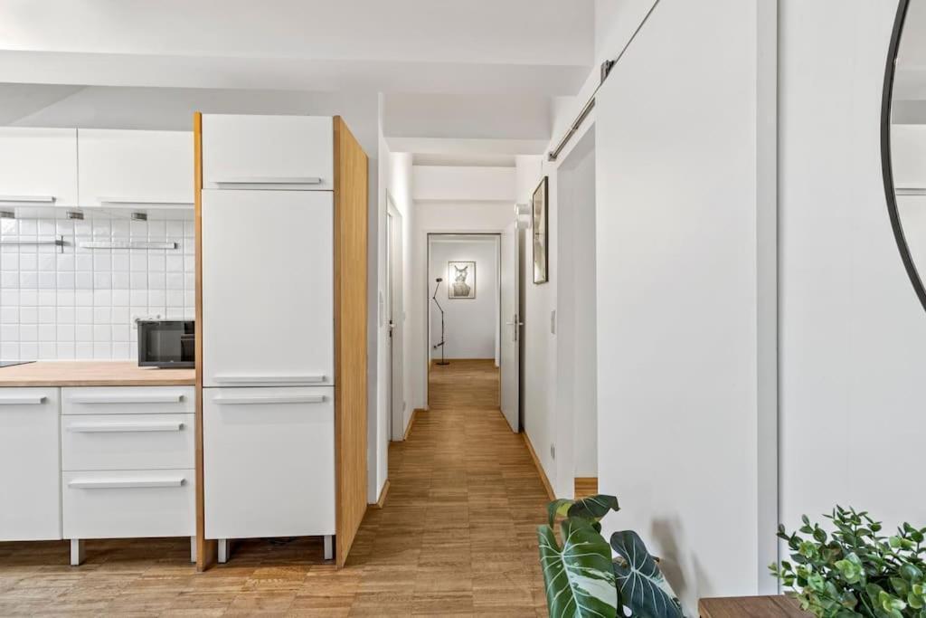 Spacious Next To Shopping Mall Appartement *