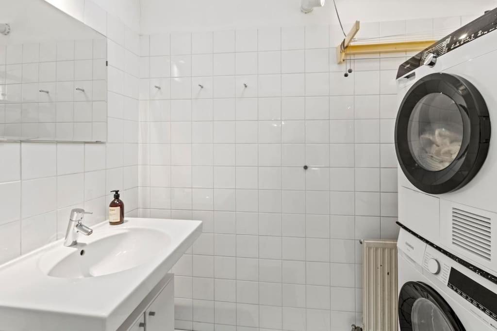 Spacious Next To Shopping Mall Appartement Vienne