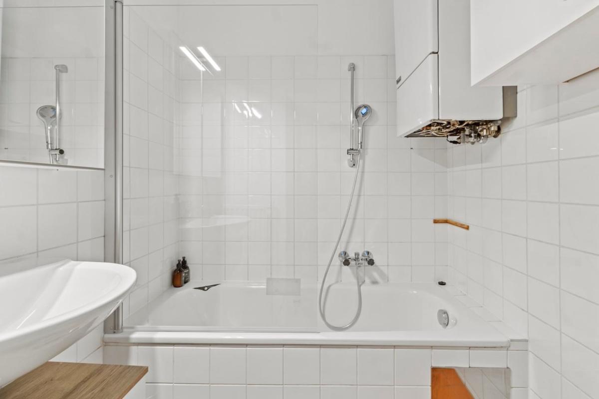 Spacious Next To Shopping Mall Appartement *