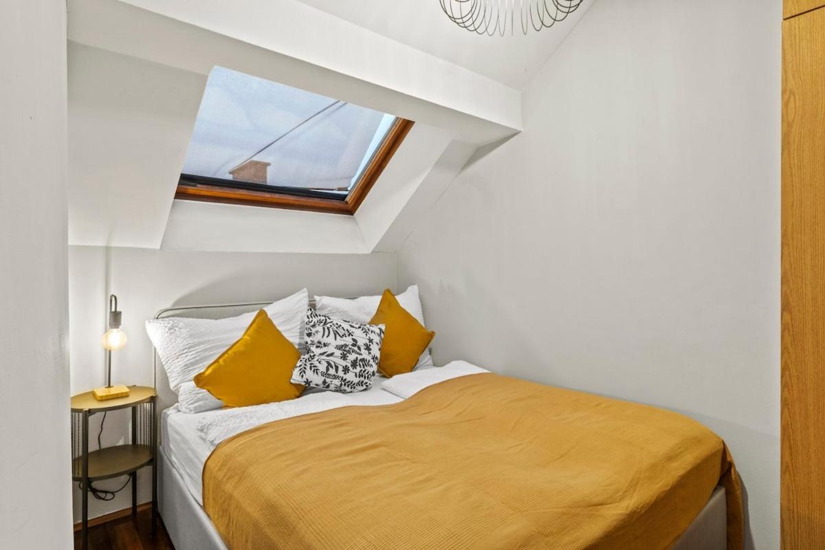 Spacious Next To Shopping Mall Appartement